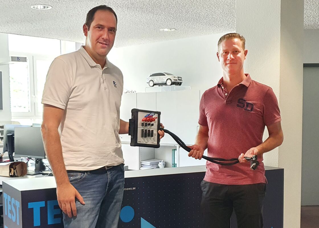 SMART hands over 2000th Breakout Box to Bosch Powertrain Solutions